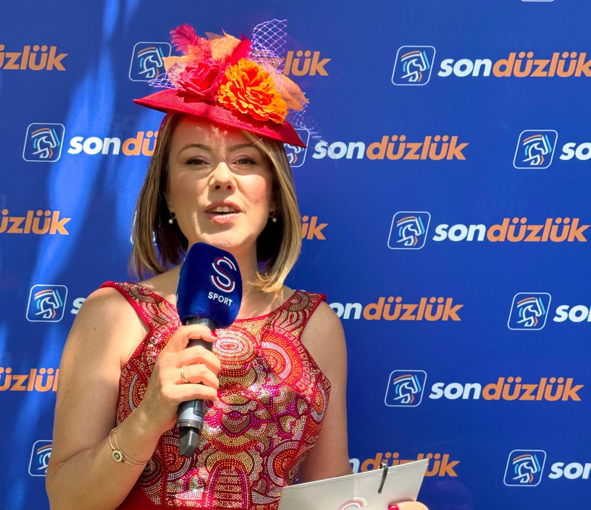 GAZİ KOŞUSU HEYECANI İLKE DUYAN’IN RÖPORTAJLARIYLA S SPORT EKRANLARINDA YAŞANDI