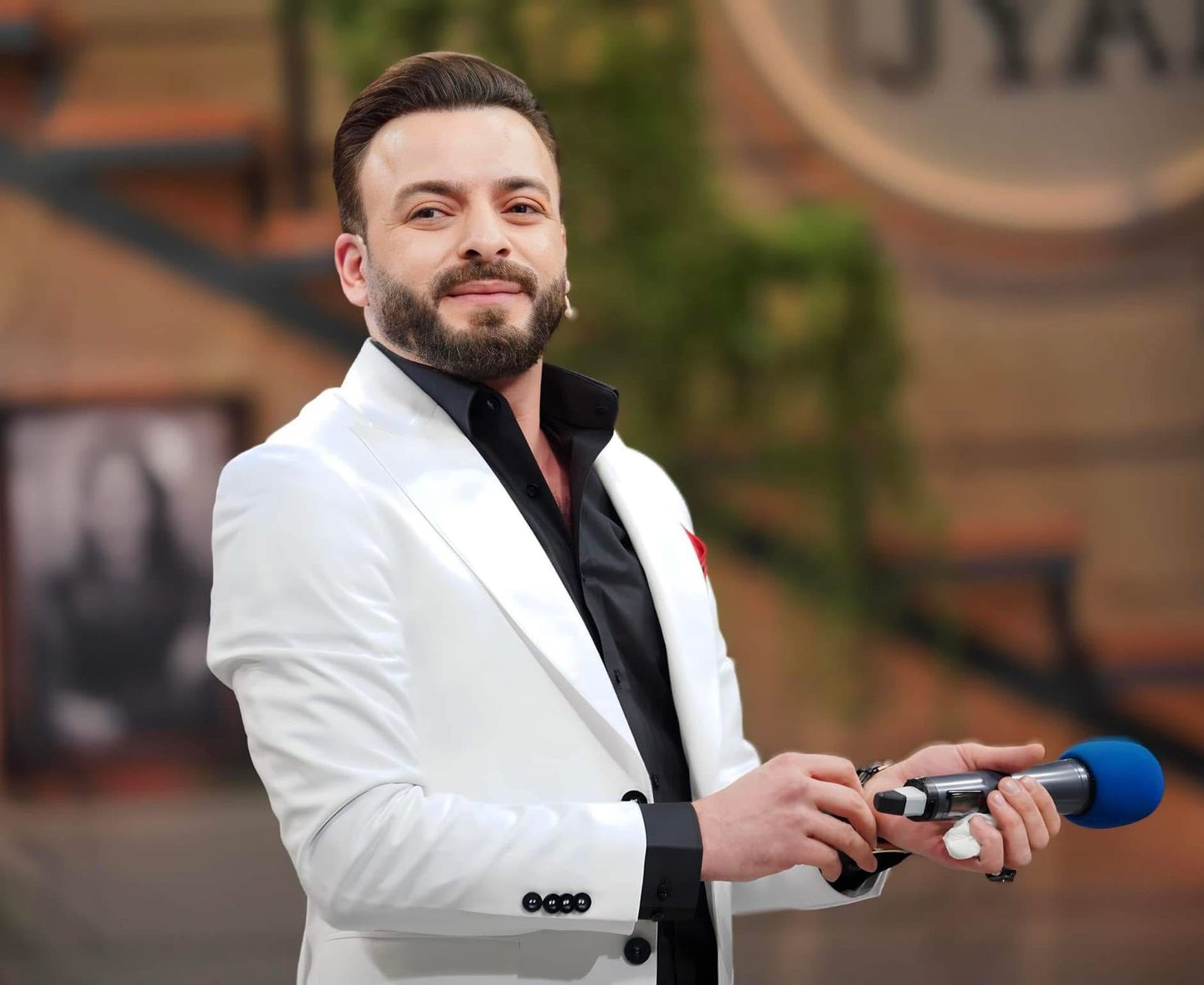 MOHAMED NAJAR’DAN MAHSUN KIRMIZIGÜL ŞARKISI