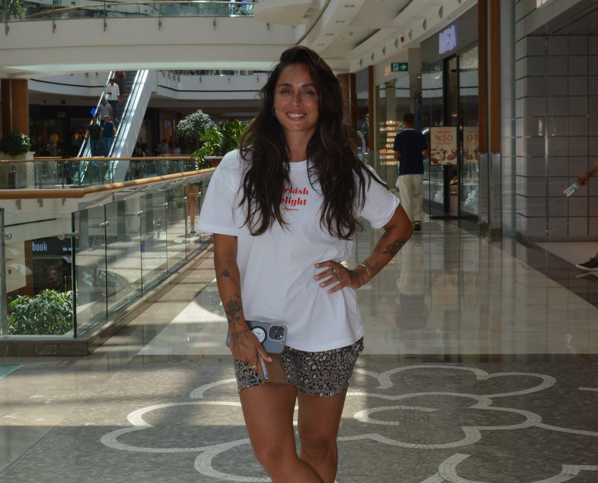 TEK BAŞINA ALIŞVERİŞ