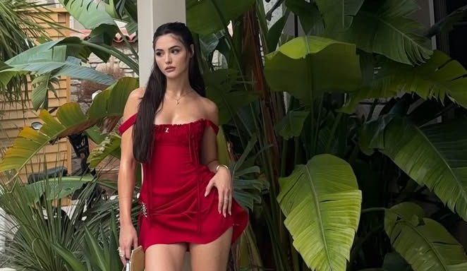 Derya Pınar Ak’ın Tatil Pozları Sosyal Medyayı Salladı!