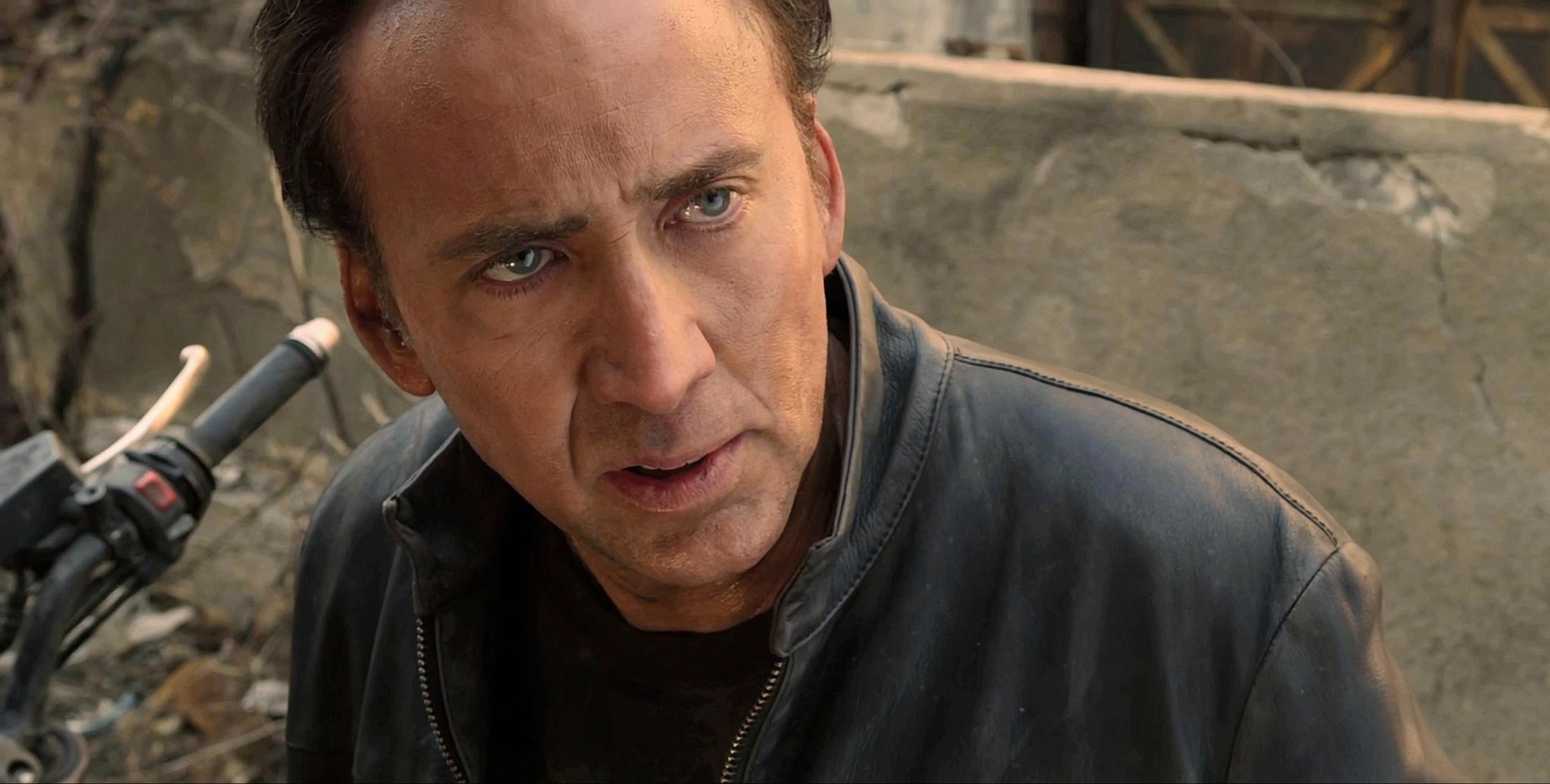 “Burak Akan Yazdı: Nicolas Cage – Asi Bir Ruhun Felsefesi ve ‘Rüzgarla Konuşanlar’ın Sessiz Çığlığı”