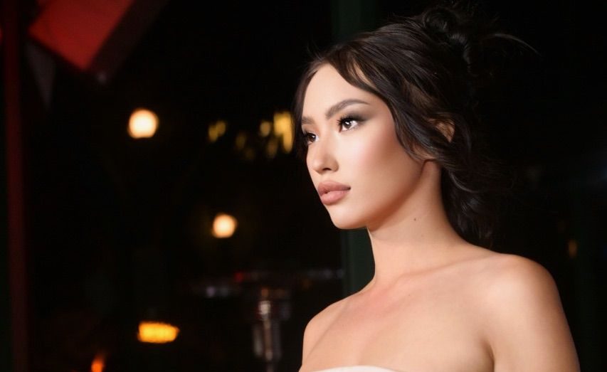 Kazak Model Sabina Nurtassova Türkiye’de Parlıyor: Moda Dünyasında Yeni Bir Yıldız