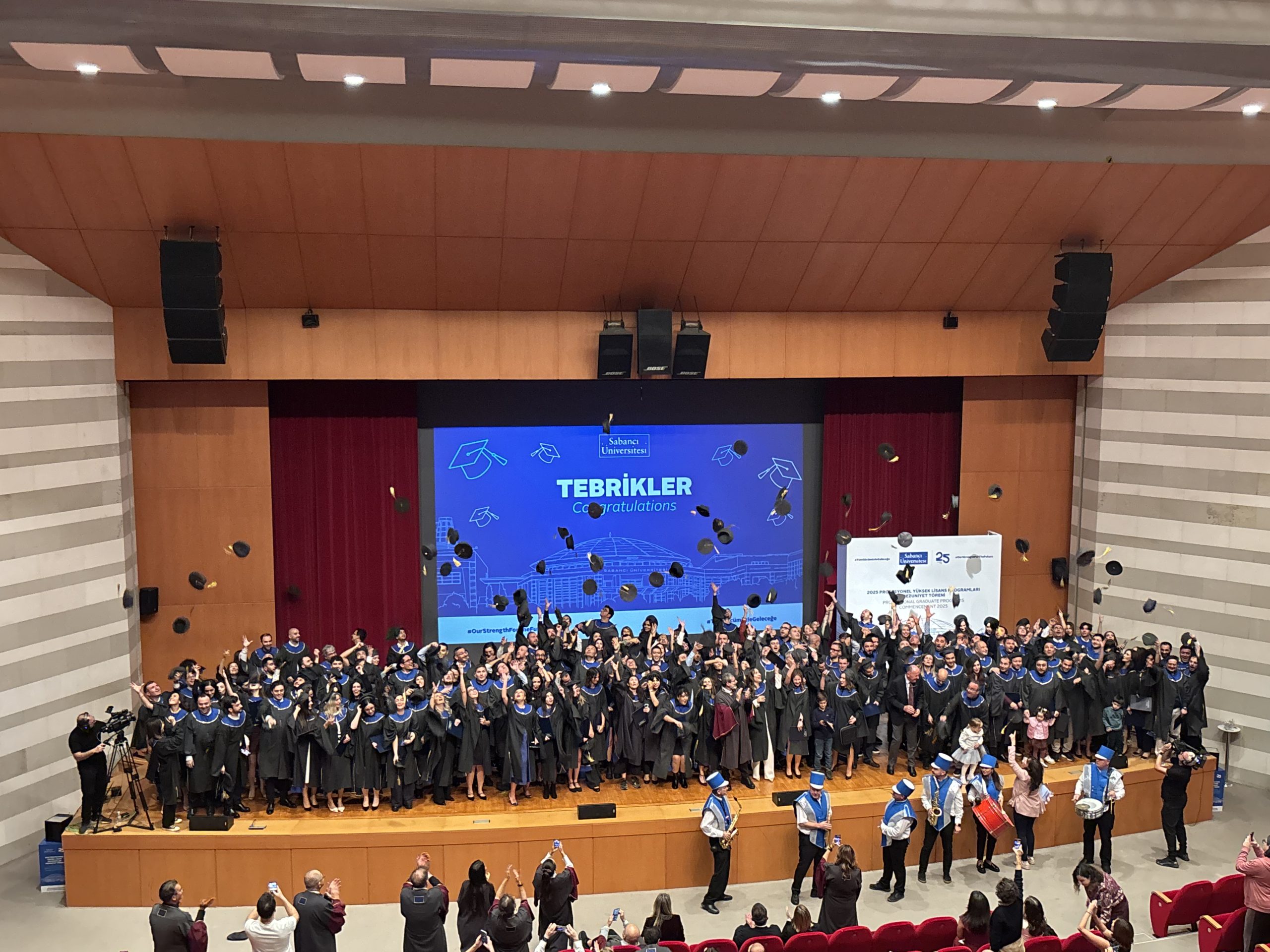 SABANCI ÜNİVERSİTESİ 2025 MEZUNLARINI VERDİ