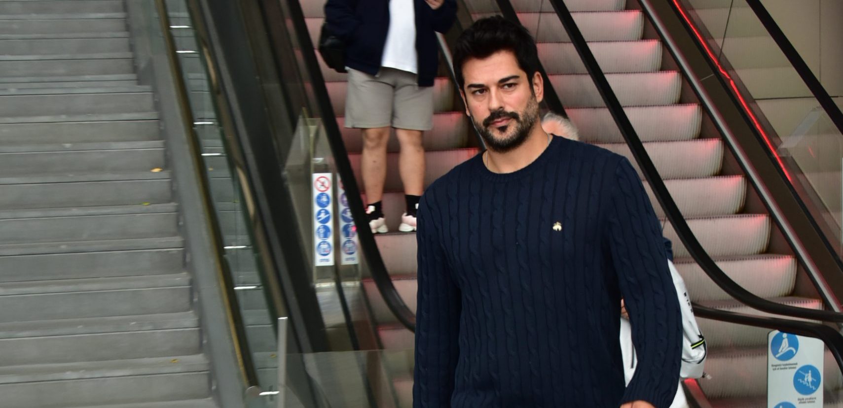 YAKIŞIKLI OYUNCU ZORLU’DA