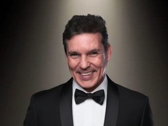 Koray Karaca’dan Yeni Komedi Fırtınası: “Şeydeki Şey” Sahneyi Sallıyor