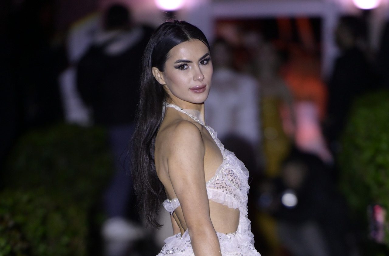 Ayşe Su Küçük Podyumda: Sade Güzelliğiyle Dikkat Çekti