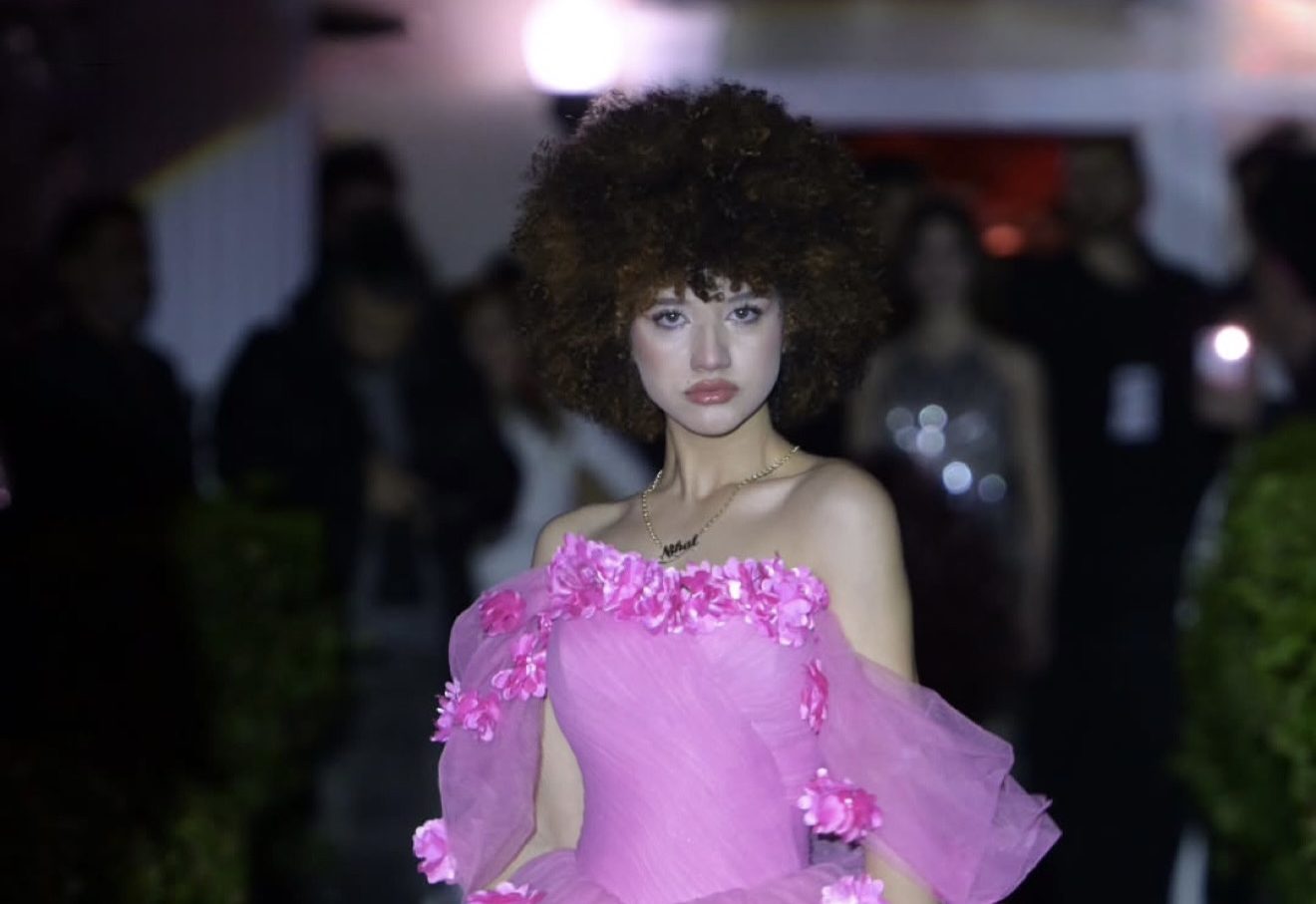 Nihal Chahloul Podyumda: İstanbul Fashion World Gecesinde Zarafet ve Gücün Buluşması