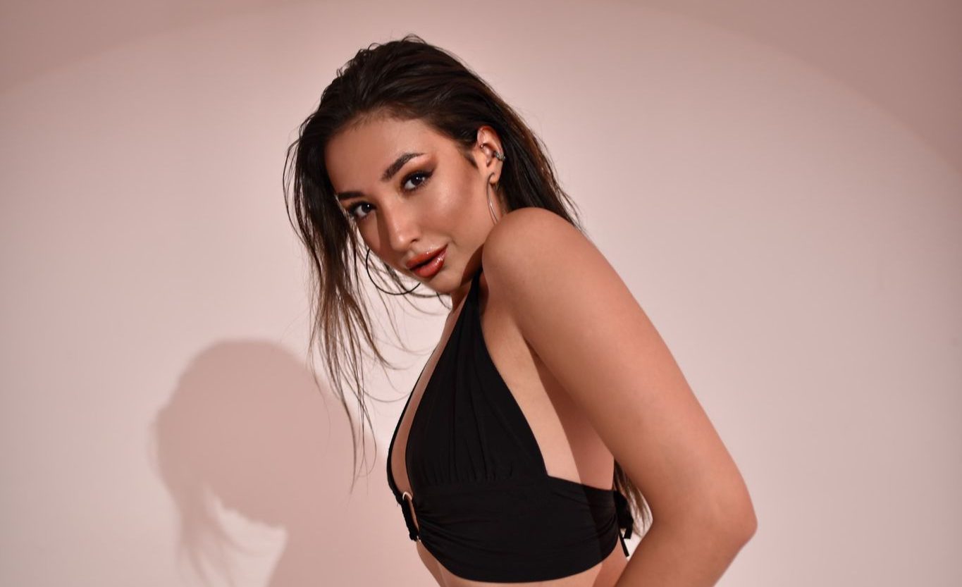 Ecem April Modellik Kariyerinde Güçlü ve İstikrarlı Yükselişiyle Dikkat Çekiyor