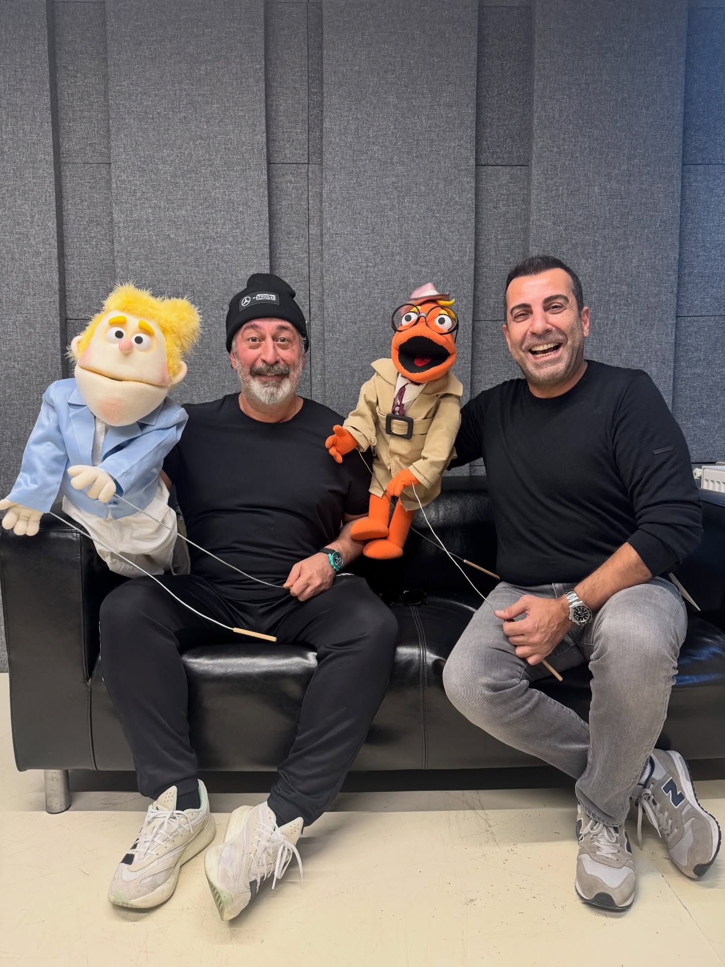 CEM YILMAZ’DAN SÜRPRİZ SESLENDİRME