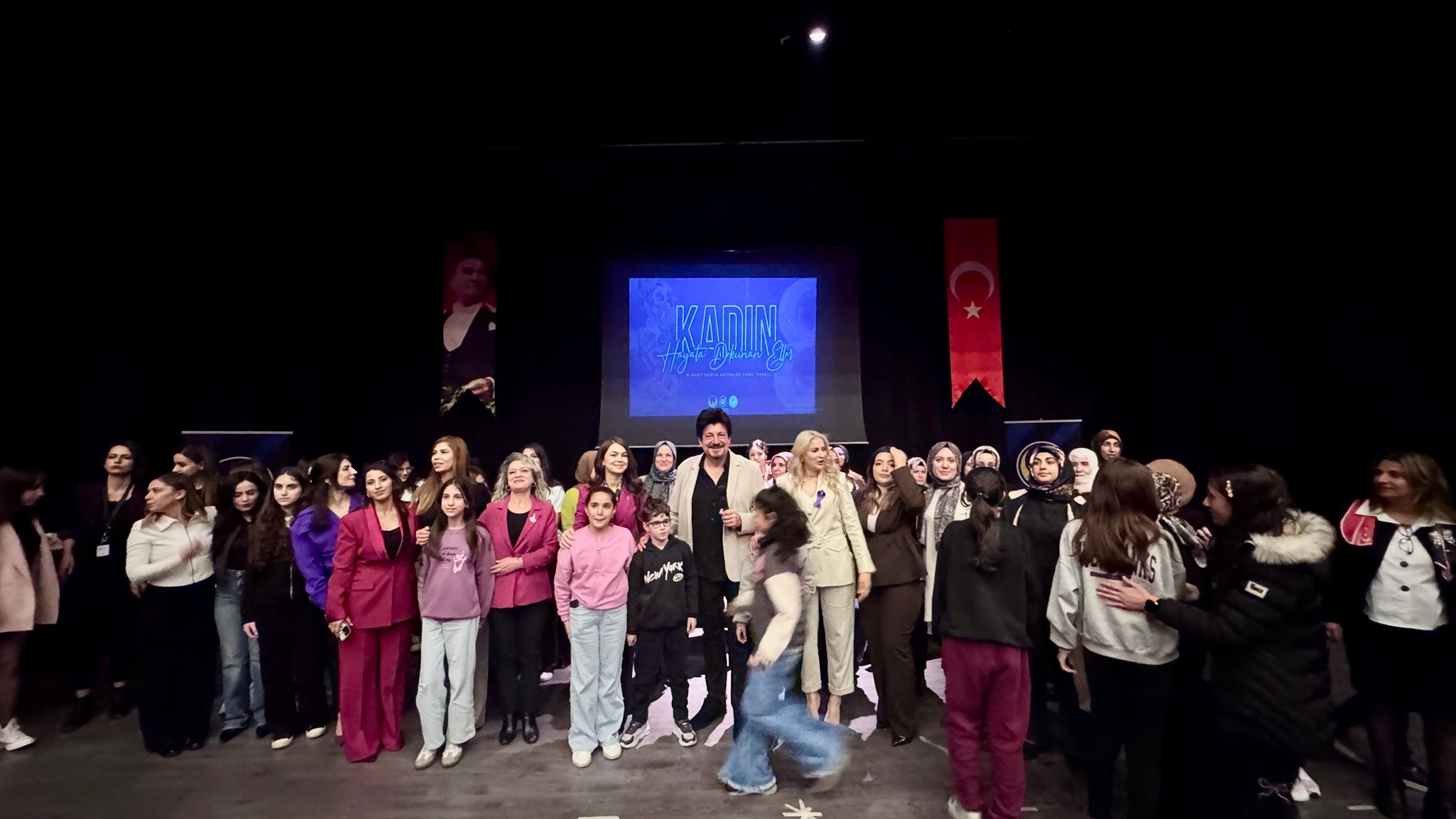 Ekin Akkaş’tan Kadınlar Günü’ne Halaylı Kutlama: Diyarbakır’da Coşku Dolu Gece