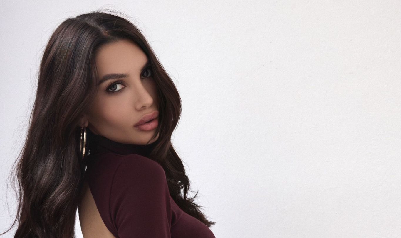 Eylem Aytaş Zarafetiyle Moda Dünyasında Fark Yaratıyor