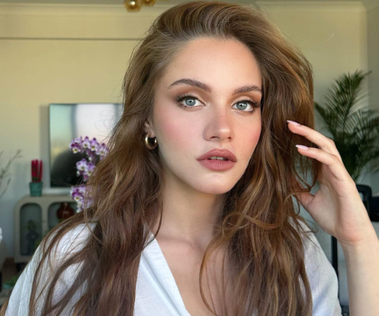 Miray Daner Kimdir? Kaç Yaşında, Nereli, Boyu Kaç, Sevgilisi Kim? Hangi Dizilerde ve Filmlerde Oynadı? Miray Daner’in Hayatı ve Kariyeri