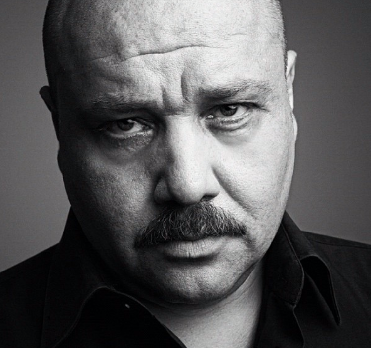 Ahmet Mümtaz Taylan Kimdir? Kaç Yaşında, Nereli, Boyu Kaç, Eşi Kim? Hangi Dizilerde ve Filmlerde Oynadı? Ahmet Mümtaz Taylan’ın Hayatı ve Kariyeri