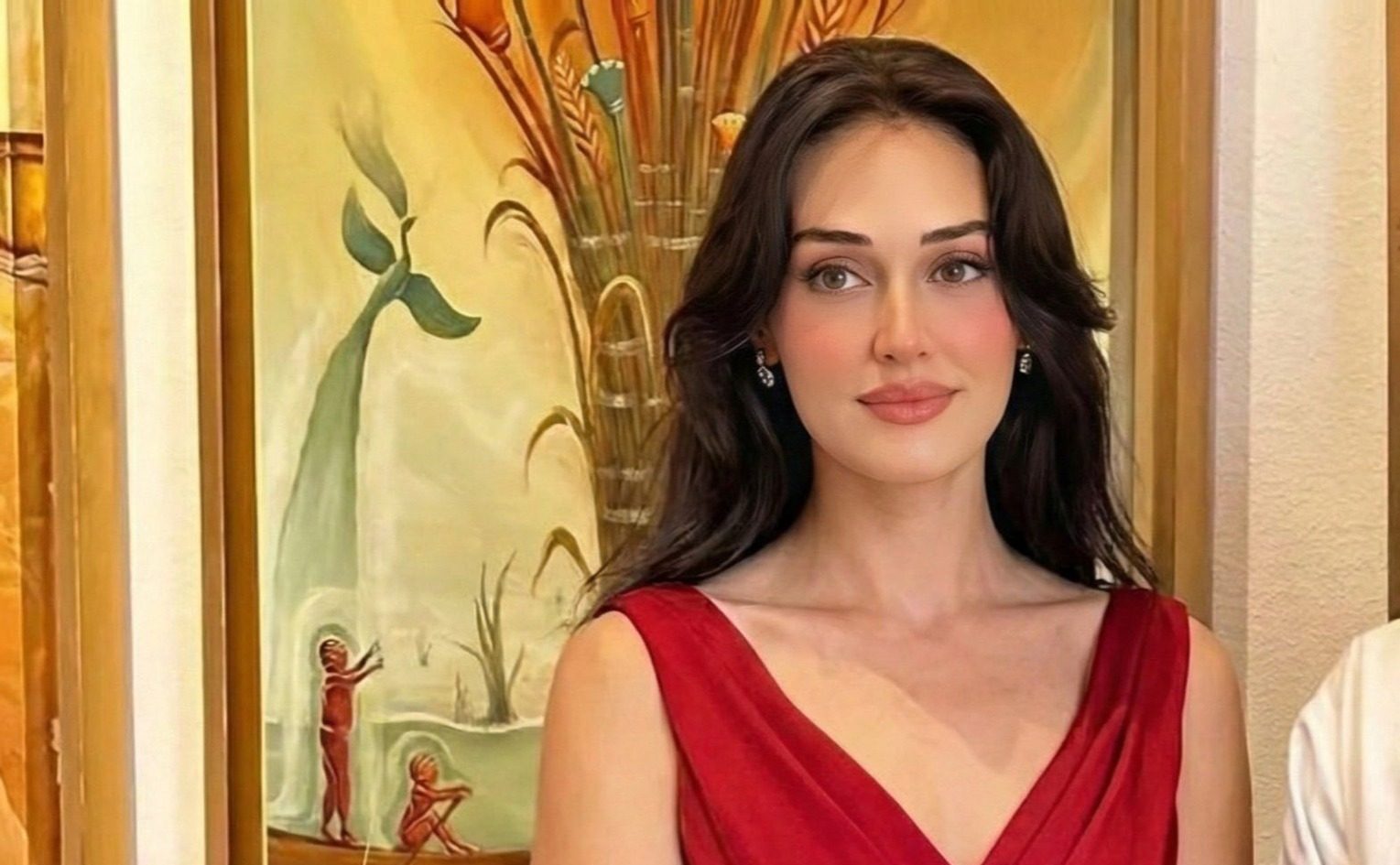 Esra Bilgiç Kimdir? Esra Bilgiç’in Hayatı ve Kariyeri