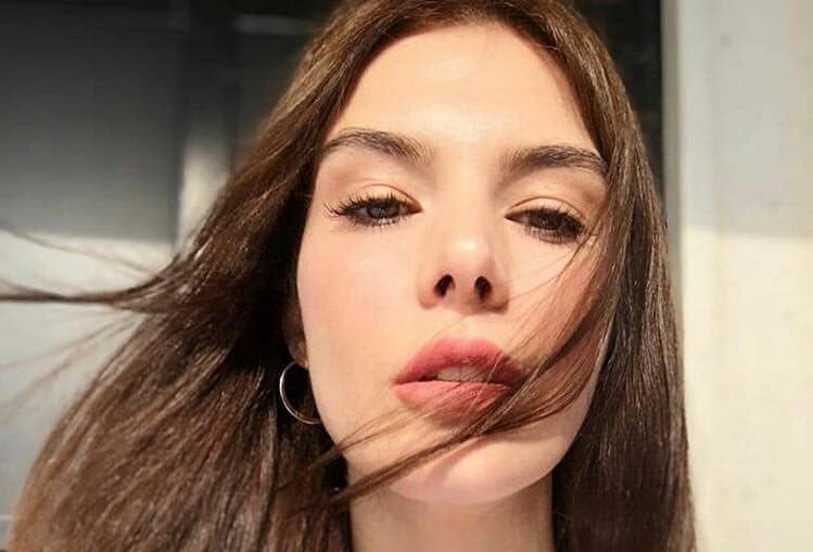 Hatice Şendil Kimdir? Kaç Yaşında, Nereli, Boyu Kaç, Eşi Kim? Hangi Dizilerde Oynadı? Hatice Şendil’in Hayatı ve Kariyeri