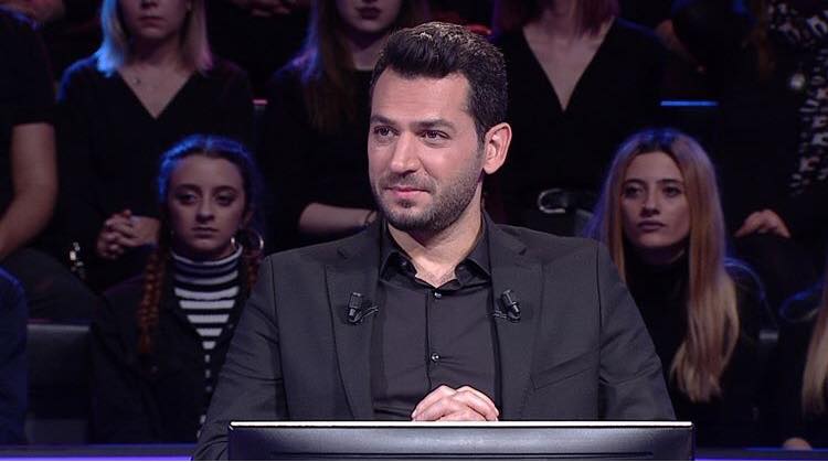 Murat Yıldırım Kimdir? Kaç Yaşında, Nereli, Boyu Kaç, Eşi Kim? Hangi Dizilerde ve Filmlerde Oynadı? Murat Yıldırım’ın Hayatı ve Kariyeri