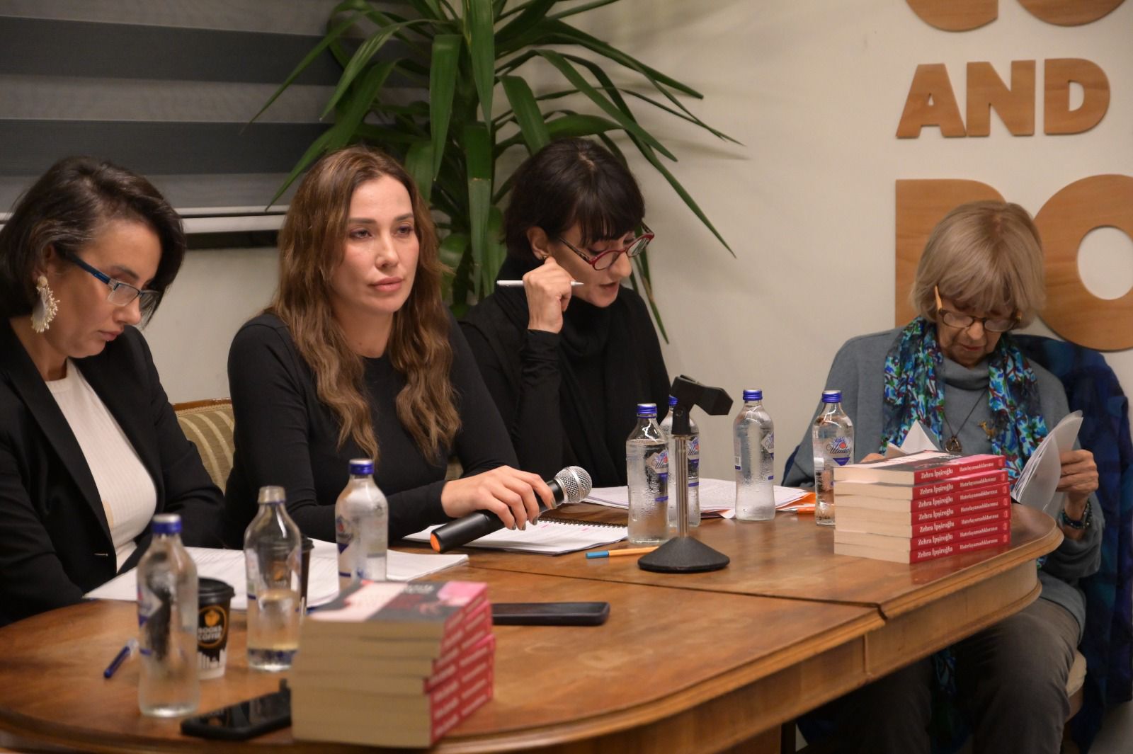 CİHANGİR’DE EDEBİYAT VE TİYATRO BULUŞMASI