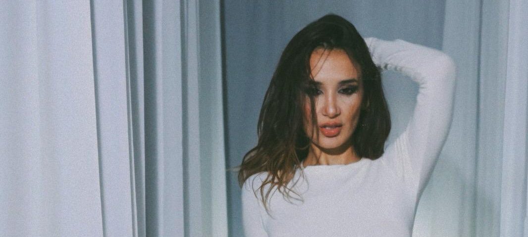 Arya Aybüke: Güzelliğin Ötesinde Bir Yolculuk – Moda ve Ruhun Kesiştiği Yeni Nesil İsim