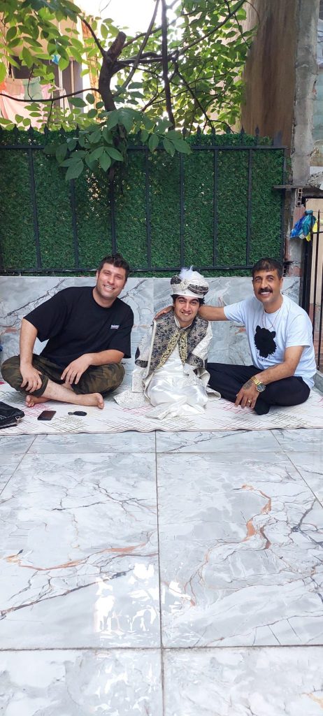 Engelli sosyal medya fenomeni Ramazan Ateş, azmi ve ilham veren hikâyesiyle sosyal medyada hızla yükseliyor. Kısa sürede geniş kitlelere ulaşan Ateş, paylaşımlarıyla umut aşılıyor ve “engel” kavramını yeniden tanımlıyor. İlham veren yaşam mücadelesiyle dikkat çeken fenomen, sosyal medyada zirveye yürümeye devam ediyor.