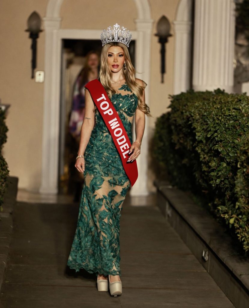 Esin Tombul, moda dünyasında seçiciliği ve zarafetiyle dikkat çeken yeni nesil modeller arasında öne çıkıyor. Her projede yer almak yerine doğru projeleri tercih eden Tombul, oyunculuk eğitimiyle kariyerini genişletirken moda sektöründe kalıcı bir iz bırakmayı hedefliyor.
