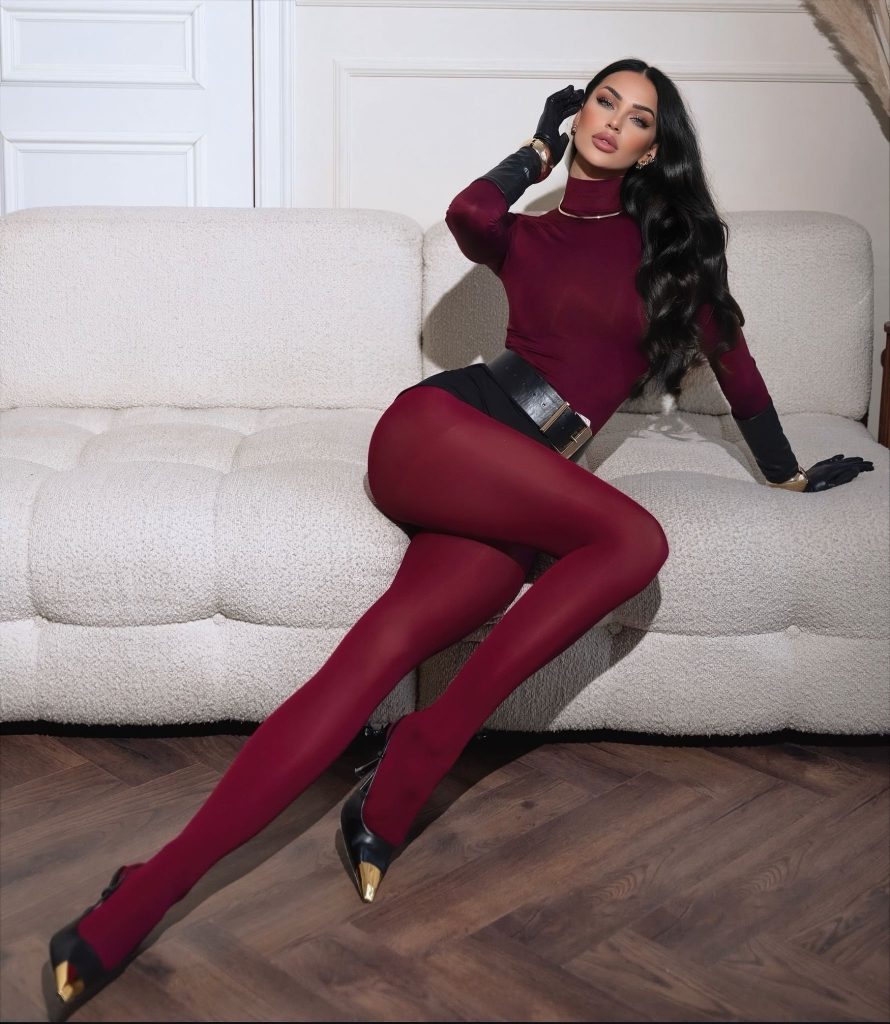 Türkiye Kraliçesi Başak Akdeniz, moda dünyasında yükselişiyle dikkat çekiyor. Zarafeti, güçlü duruşu ve seçici proje anlayışıyla öne çıkan başarılı model, kısa sürede sektörün en çok konuşulan isimlerinden biri haline geldi. Uluslararası hedefleriyle adından söz ettiren Başak Akdeniz, Google’da en çok aranan modeller arasında yer almaya aday gösteriliyor.
