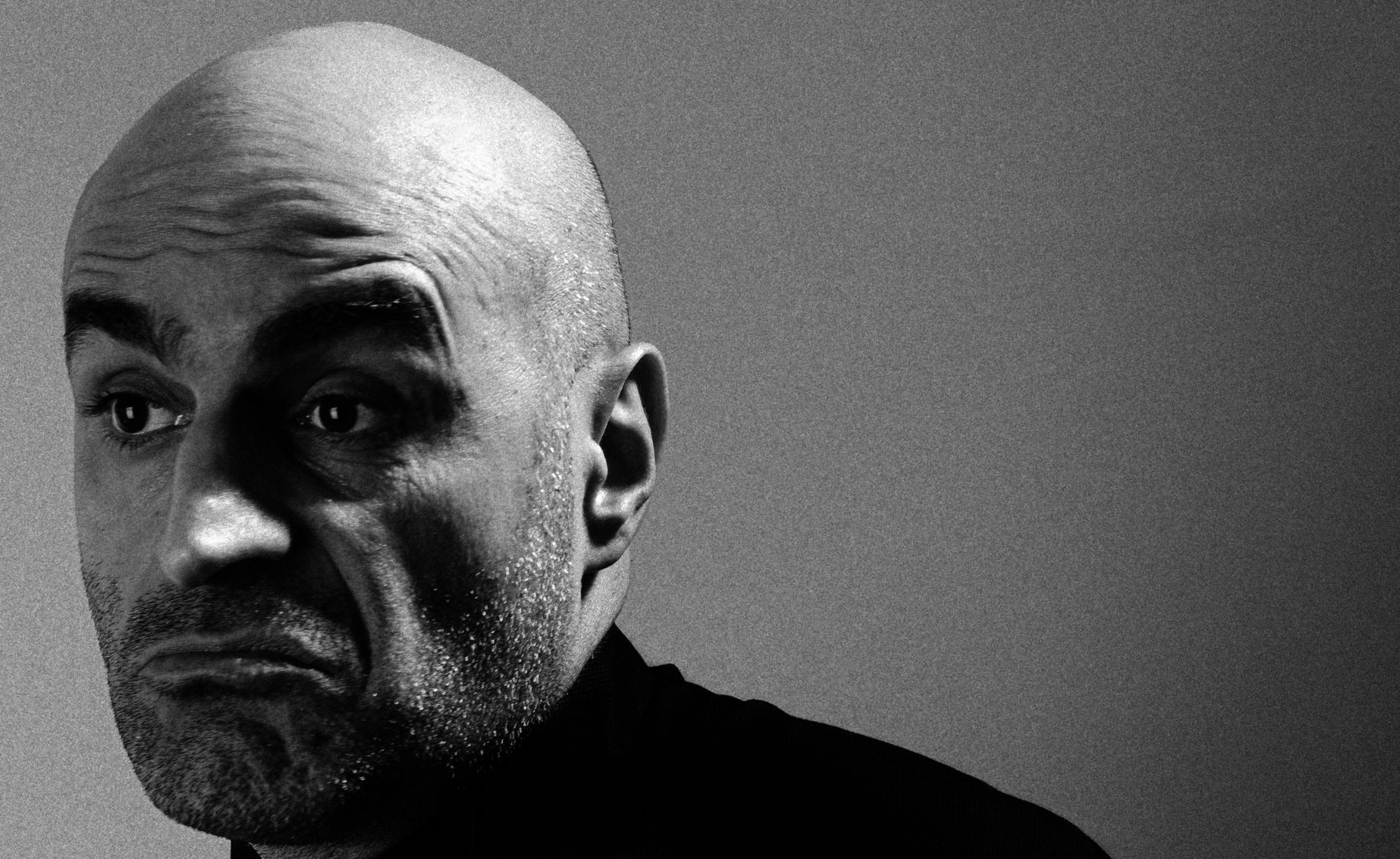 ALPER KUL HEM SAHNEDE HEM DİJİTALDE SEVENLERİYLE BULUŞUYOR