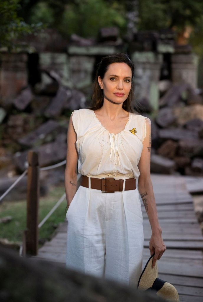 Angelina Jolie Kimdir?