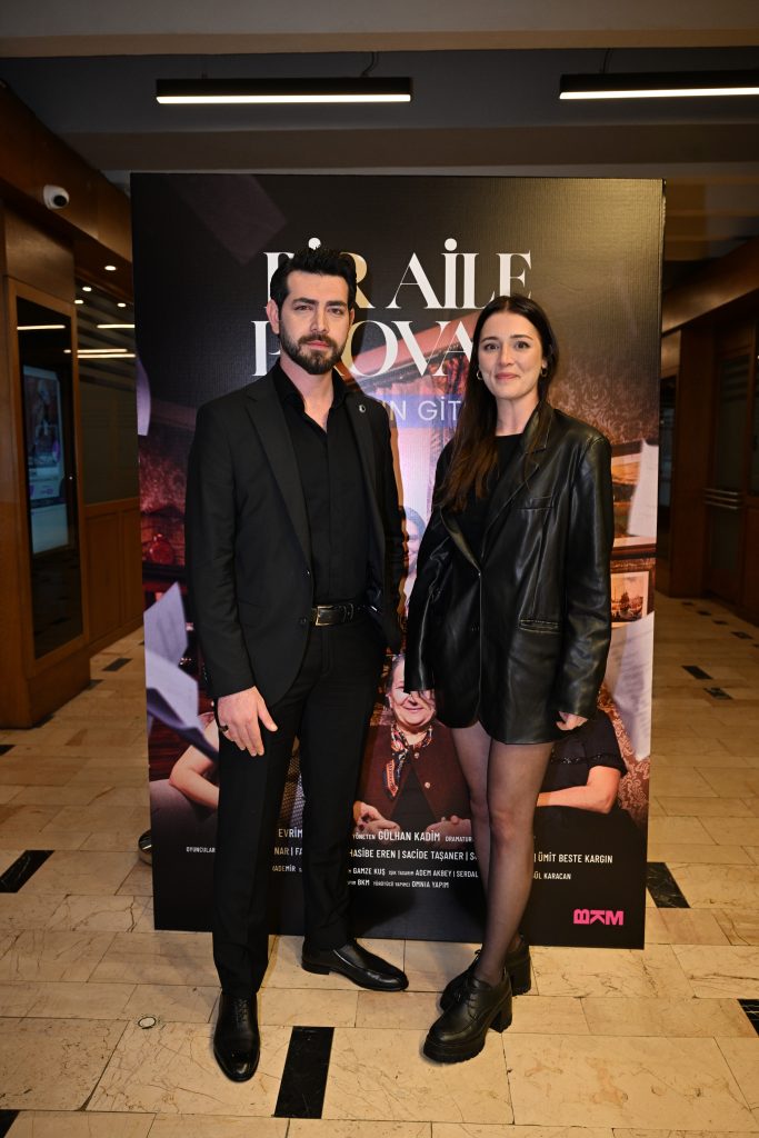 ‘BİR AİLE PROVASI: YAŞAYIN GİTSİN’