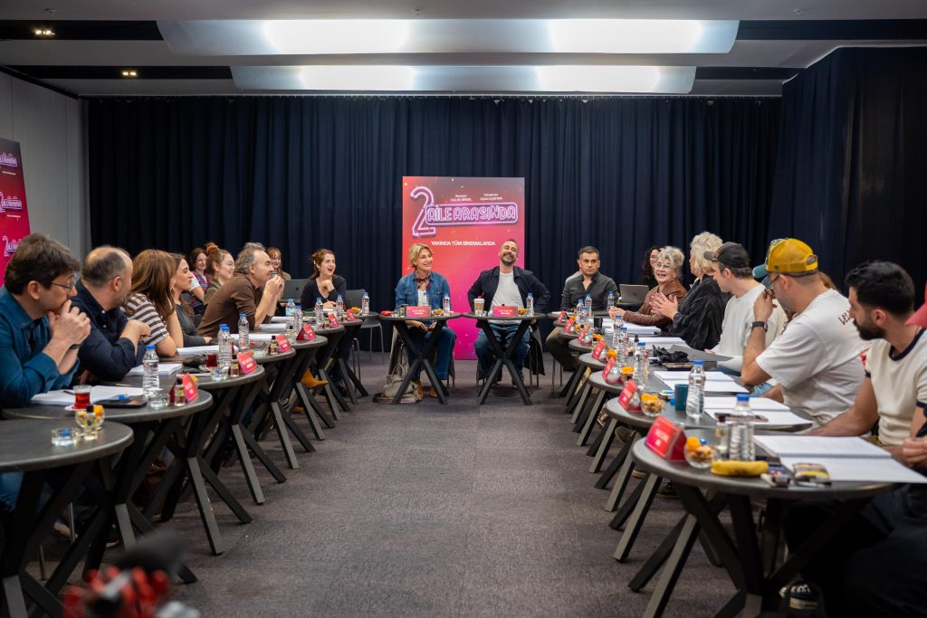 “2 AİLE ARASINDA” FİLMİNİN OKUMA PROVASI YAPILDI
