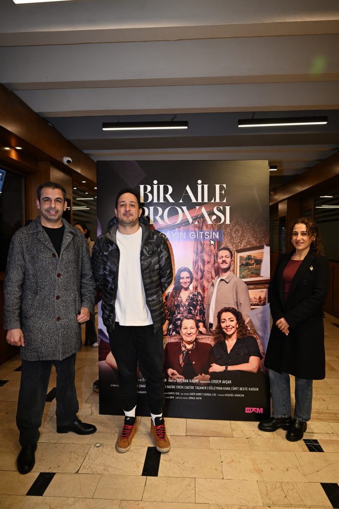 ‘BİR AİLE PROVASI: YAŞAYIN GİTSİN’