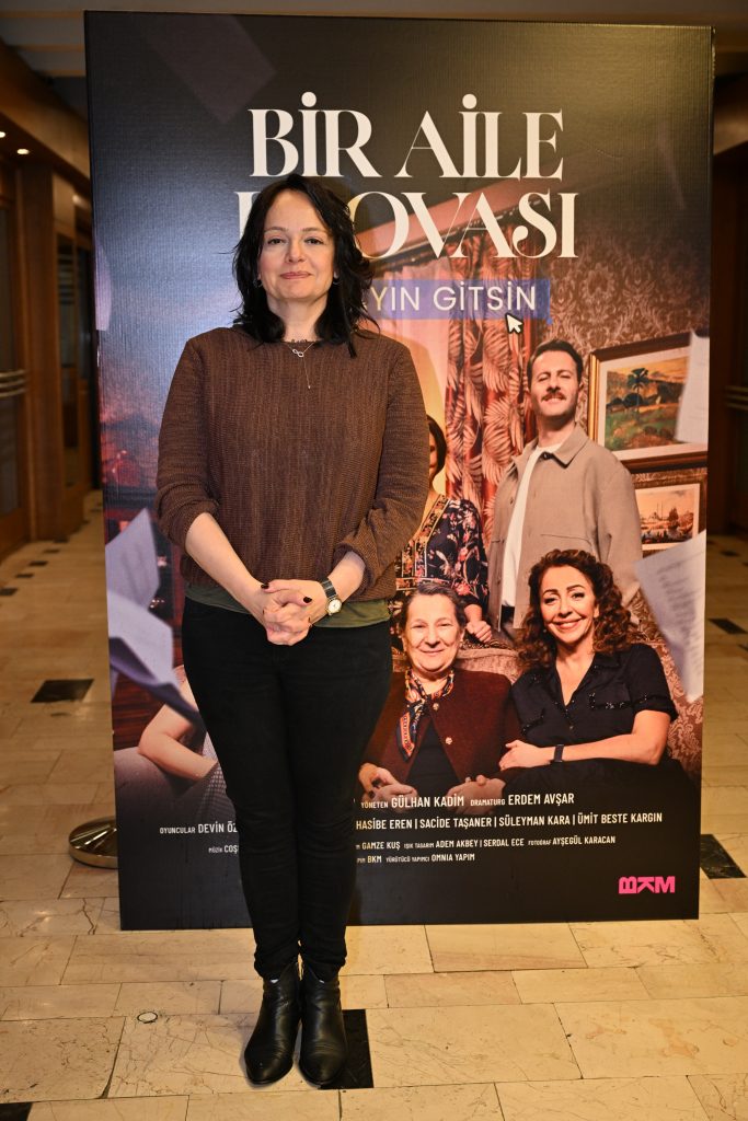 ‘BİR AİLE PROVASI: YAŞAYIN GİTSİN’