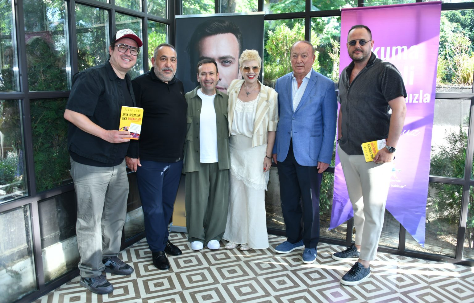 Özgür Aras Kimdir